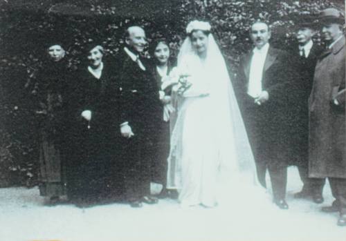 Γαμήλια φωτογραφία της Δέσποινας Καραθεοδωρή με τον Θεόδωρο Σκούταρη.