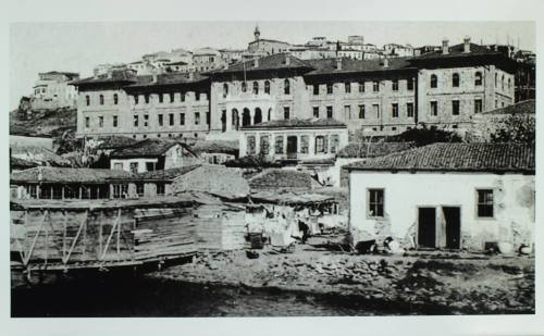 Το Πανεπιστήμιο Σμύρνης.