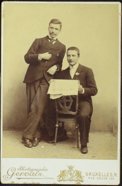 Φωτογραφία του Κωνσταντίνου Καραθεοδωρή και ενός ανδρός.