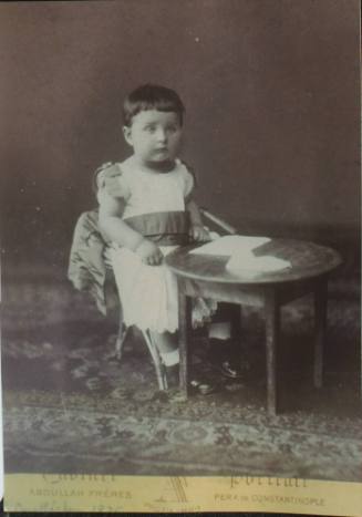 Καραθεοδωρή Κωνσταντίνος σε νηπιακή ηλικία.