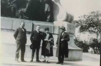 Καραθεοδωρή Κωνσταντίνος με τους συναδέλφους του.